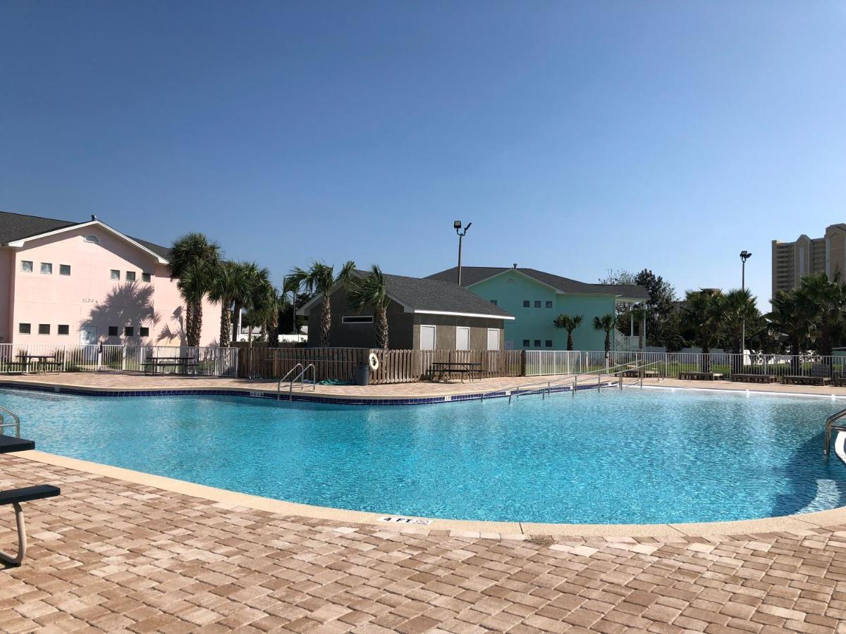 Travelodge By Wyndham Panama City Beach / Beachfront Exterior photo