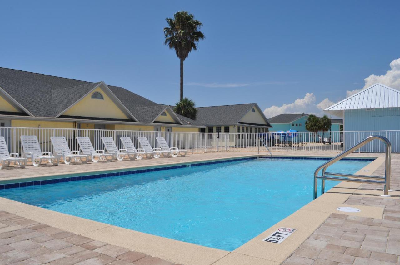 Travelodge By Wyndham Panama City Beach / Beachfront Exterior photo