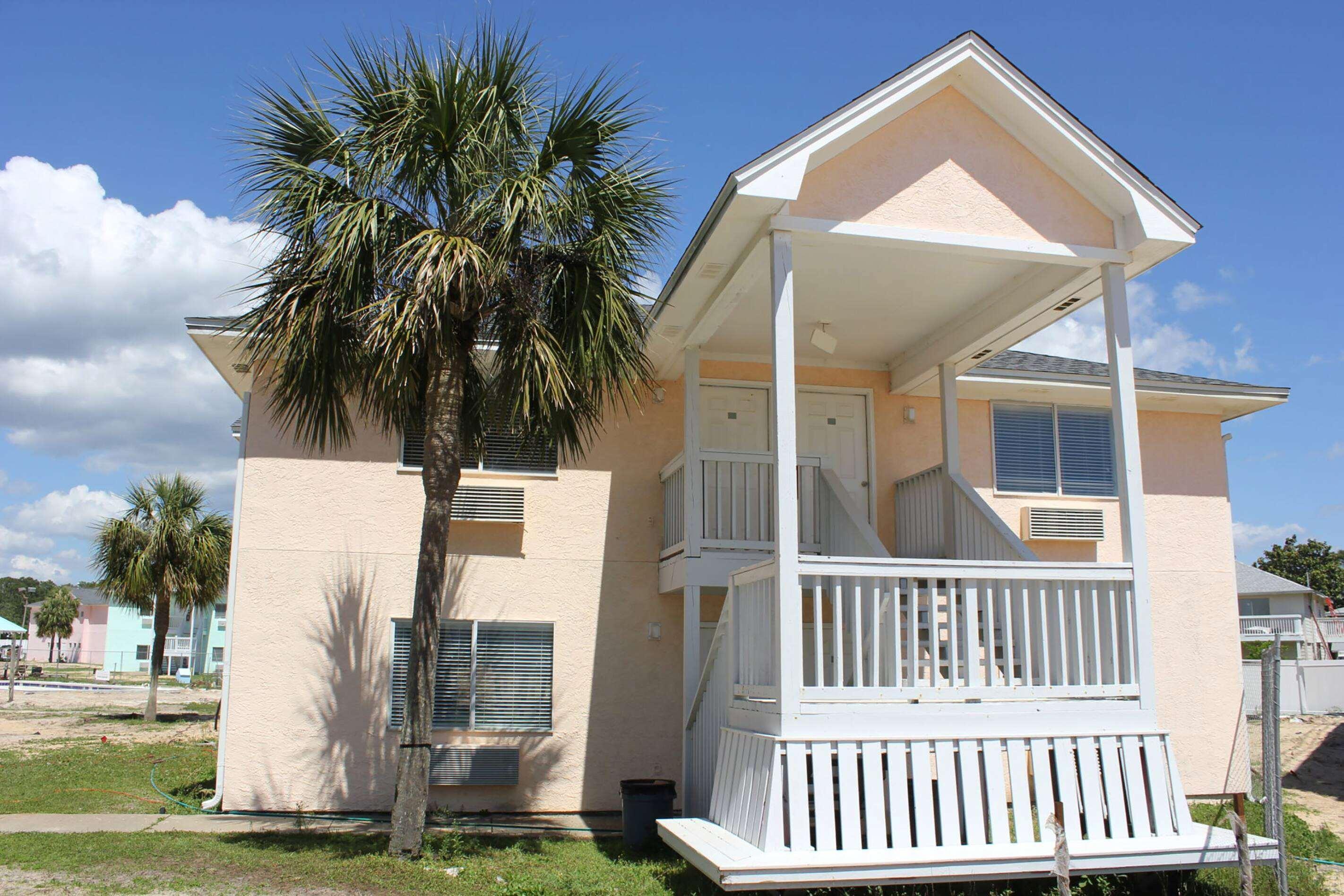 Travelodge By Wyndham Panama City Beach / Beachfront Exterior photo