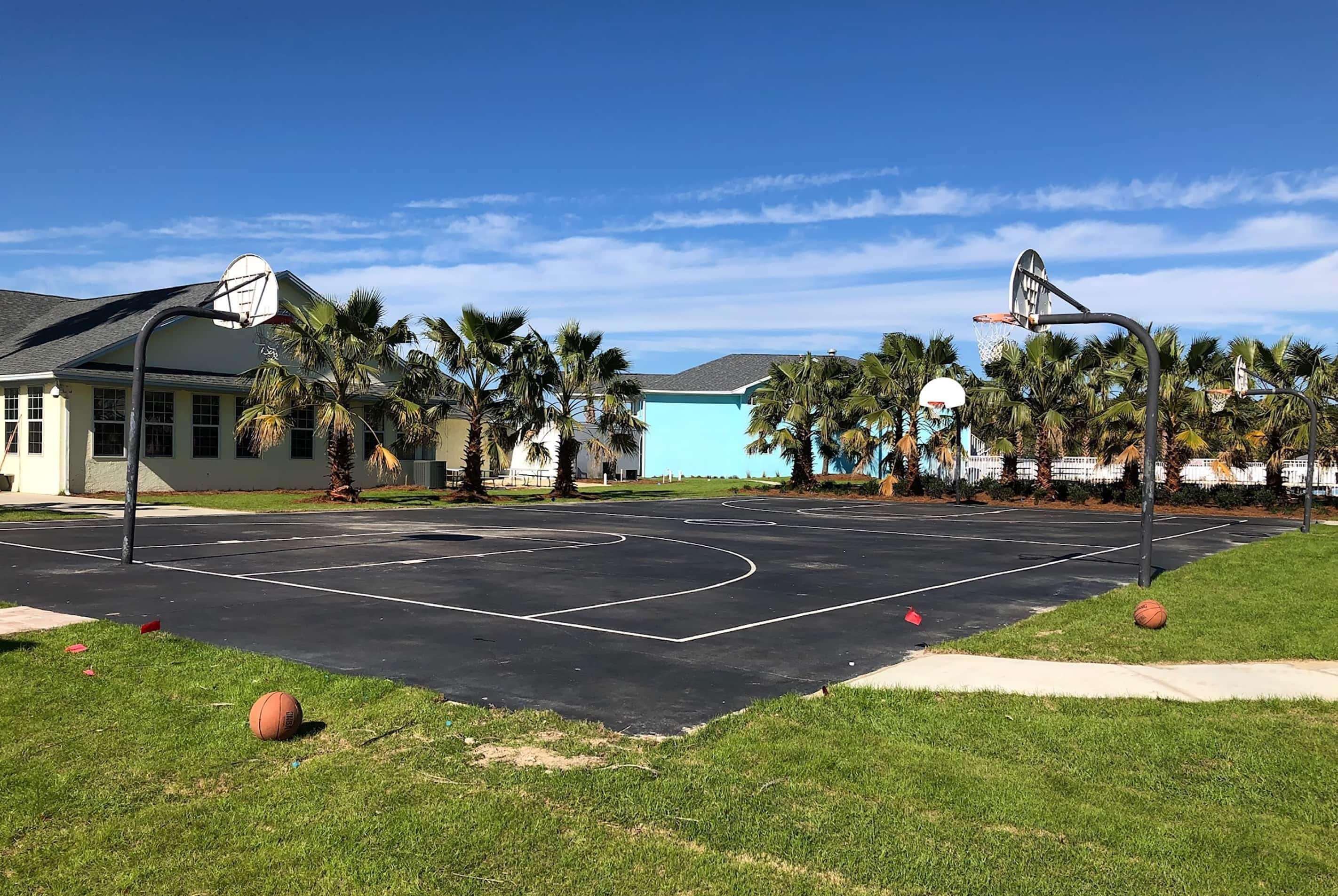 Travelodge By Wyndham Panama City Beach / Beachfront Exterior photo