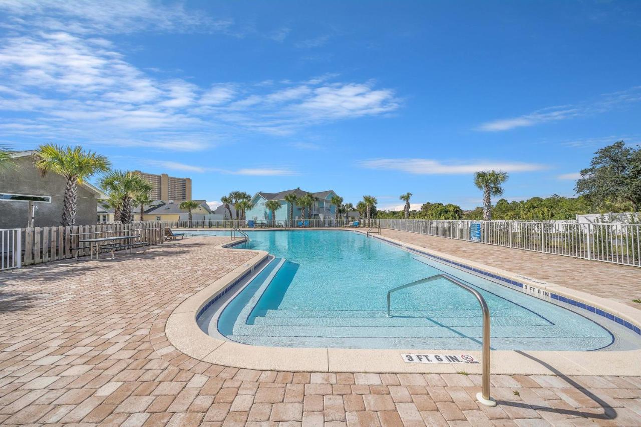 Travelodge By Wyndham Panama City Beach / Beachfront Exterior photo